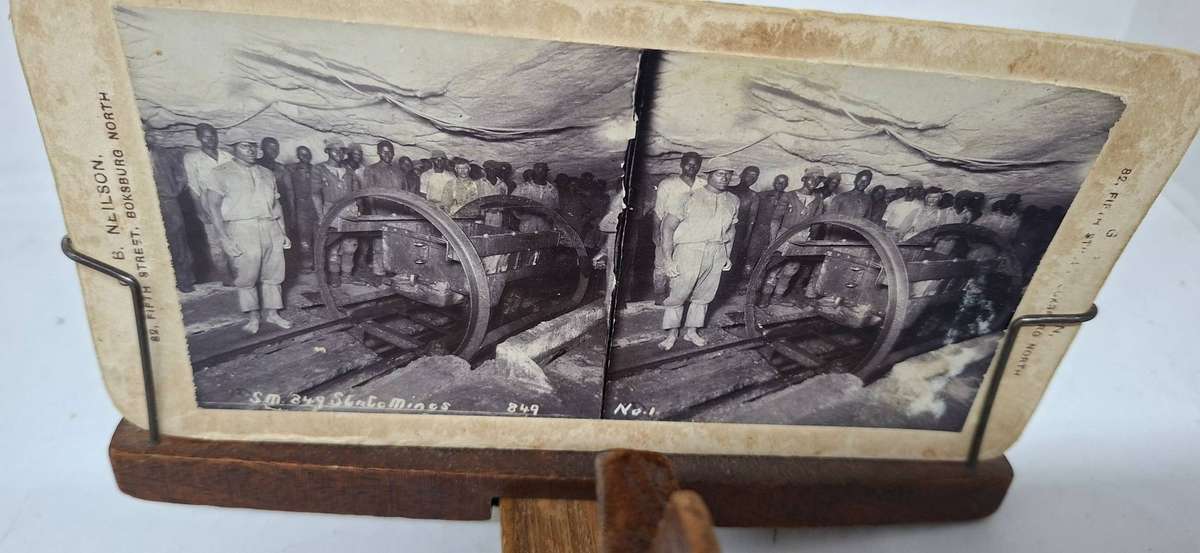 Original Vintage stereoscope viewer with 76 photos