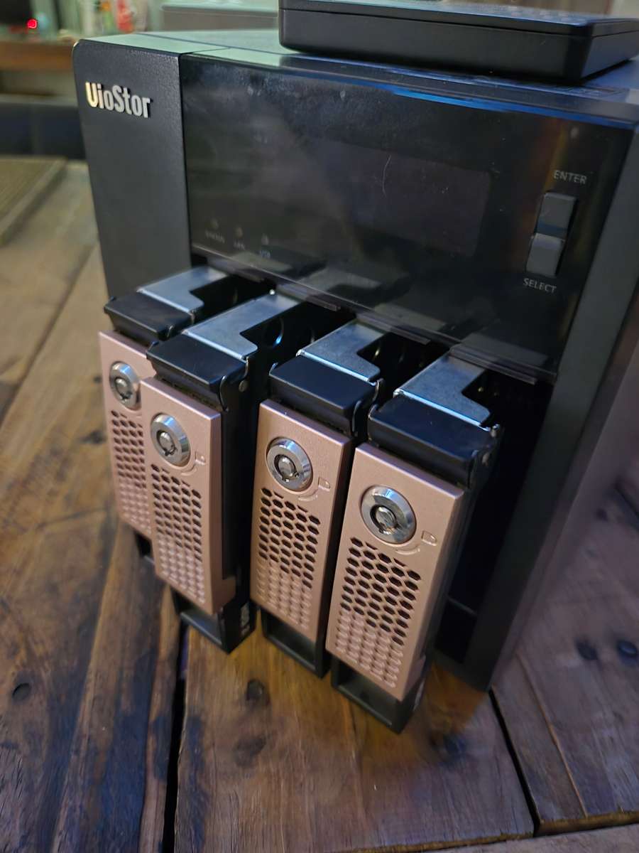 NAS SYSTEM QNAP Viostore VS-4108 Pro+ UPGRADED