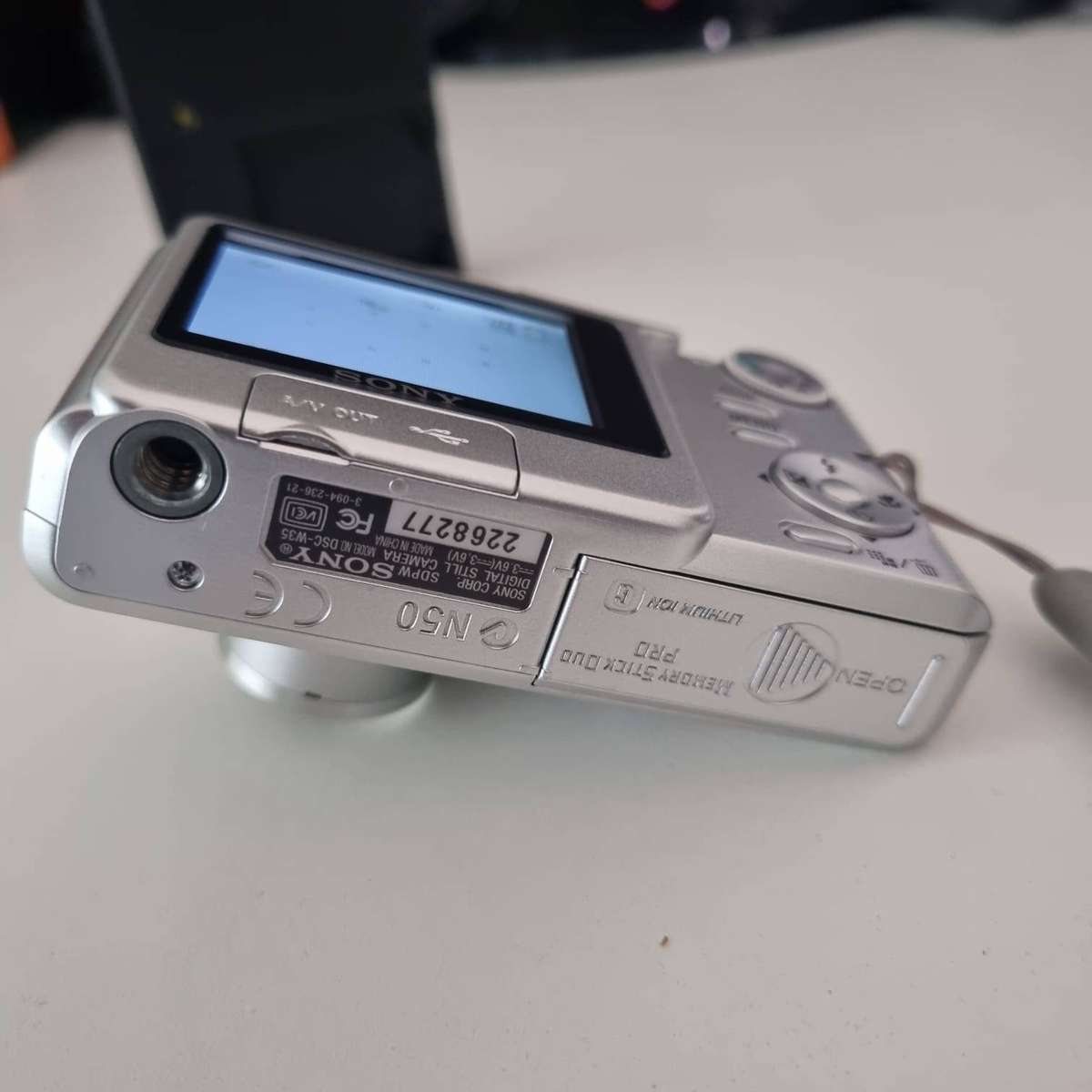 Sony Cyber-shot DSC-W35 Digital Camera - Silver (7.2MP, 3x Optical Zoom) 2.0" LCD