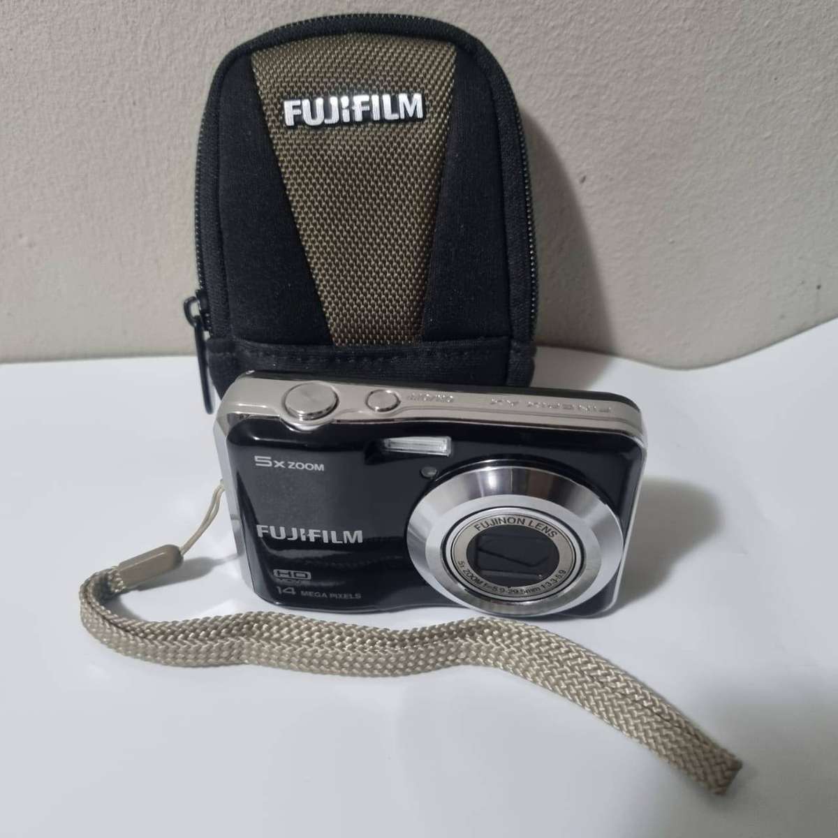 Fujifilm FinePix AX500 14MP Point-and-Shoot Digital Camera
