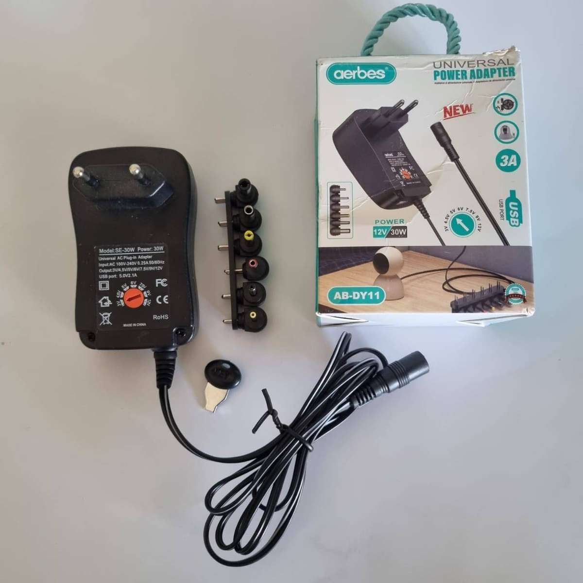 Universal Adapter 3V12V