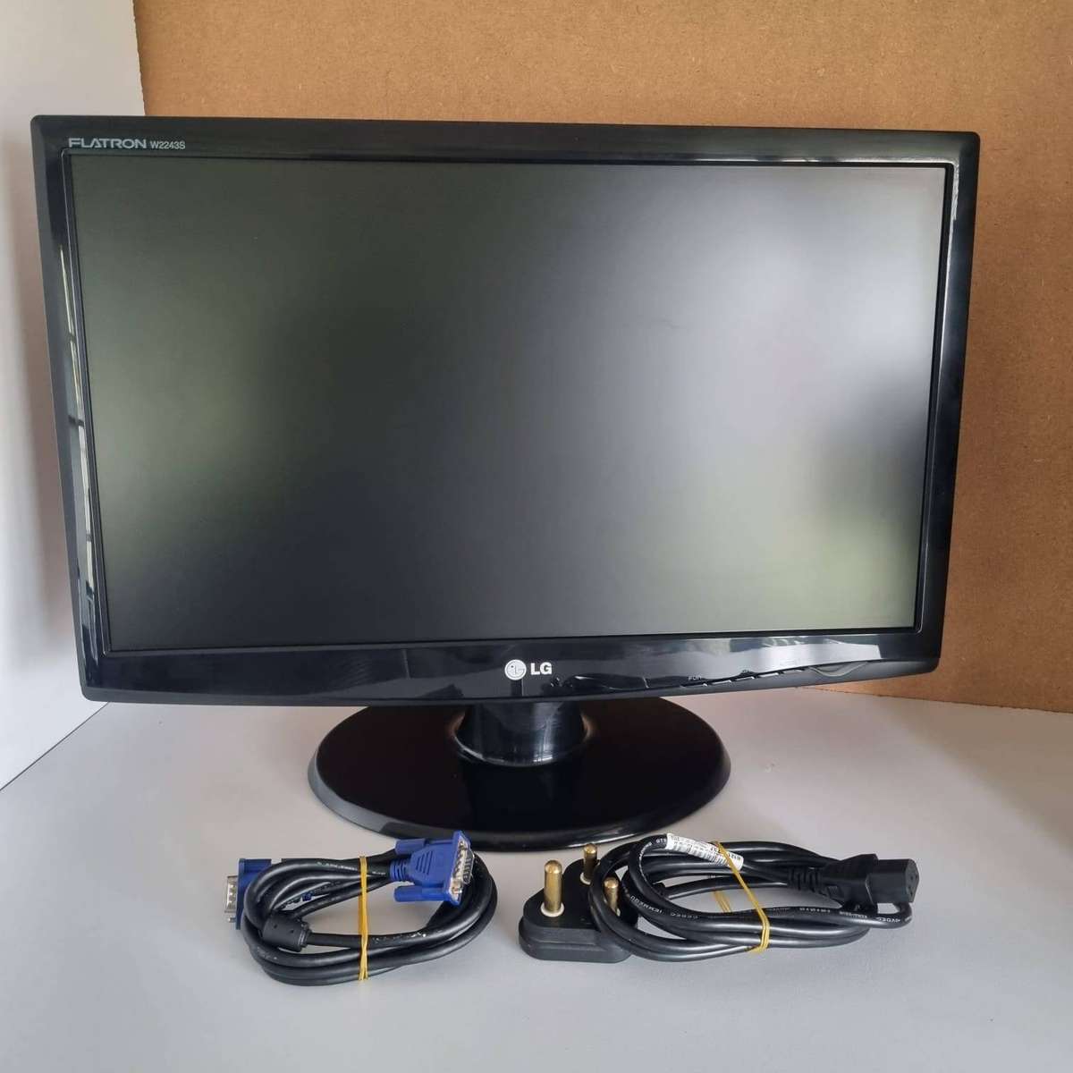 LG Flatron W2243S-PF 22-inch LCD Monitor 1920x1080
