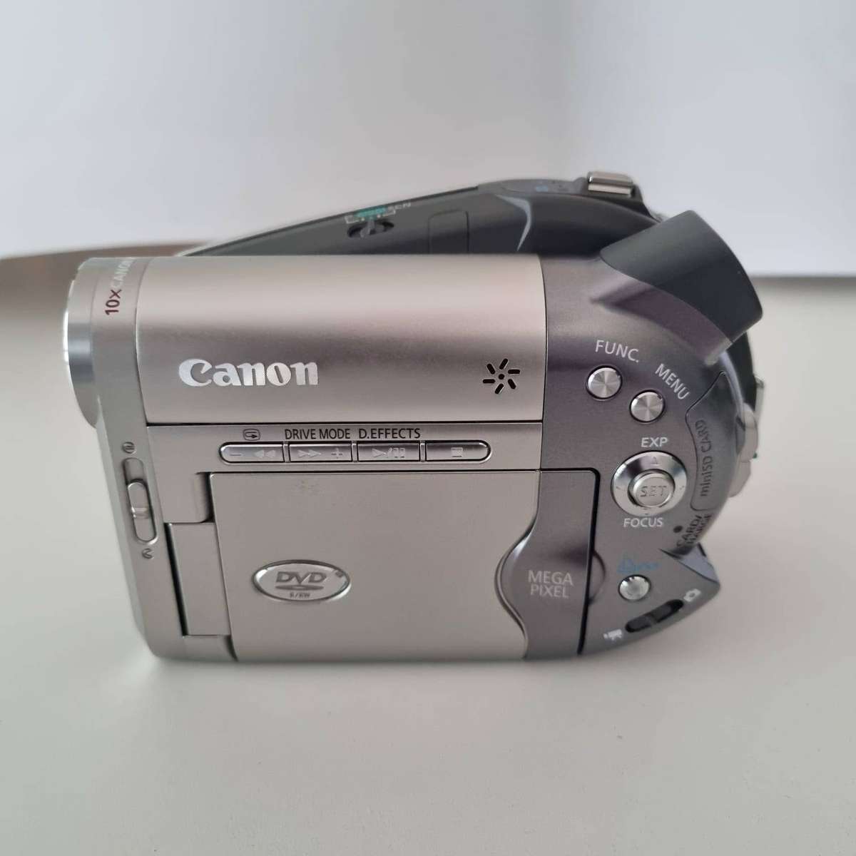 Canon DC10 1.3 MP DVD Camcorder w/10x Optical Zoom