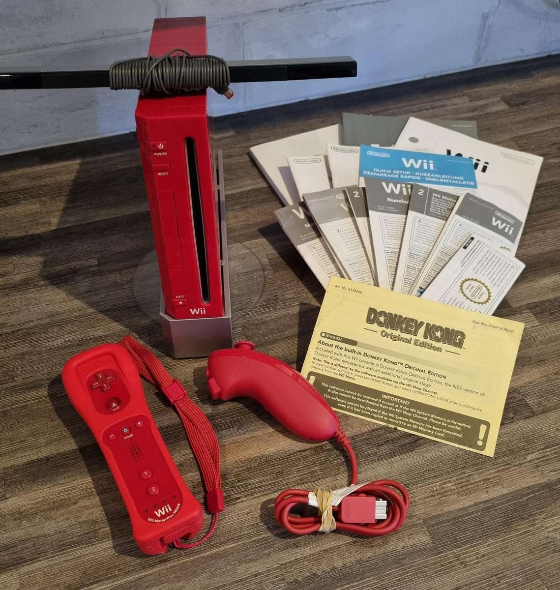 Donkey Kong Edition Nintendo Wii Console Bundle