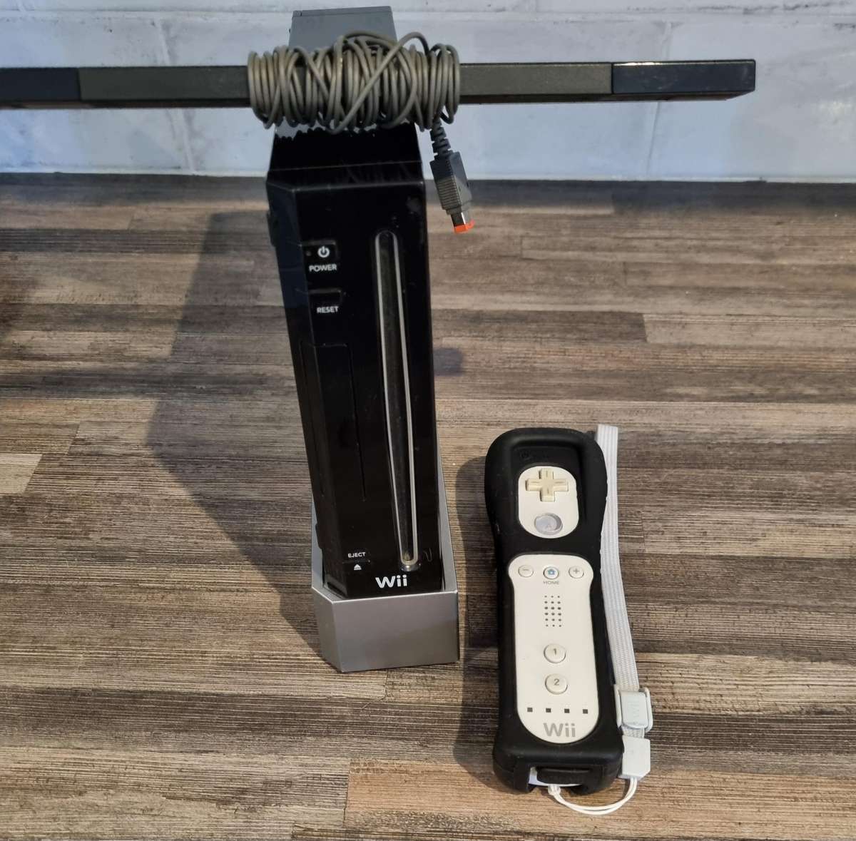 Nintendo Wii Console + Controller