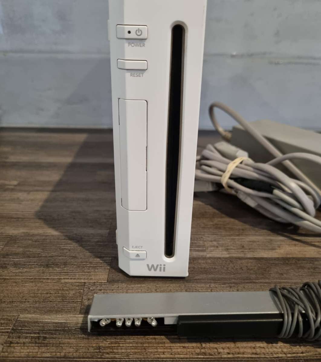 Nintendo Wii Console + Sensor