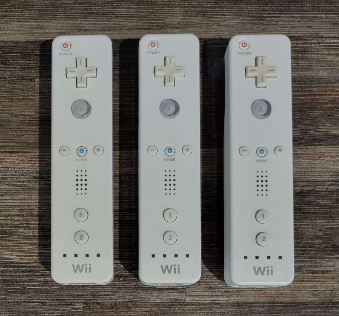 Broken Nintendo Wii Controllers