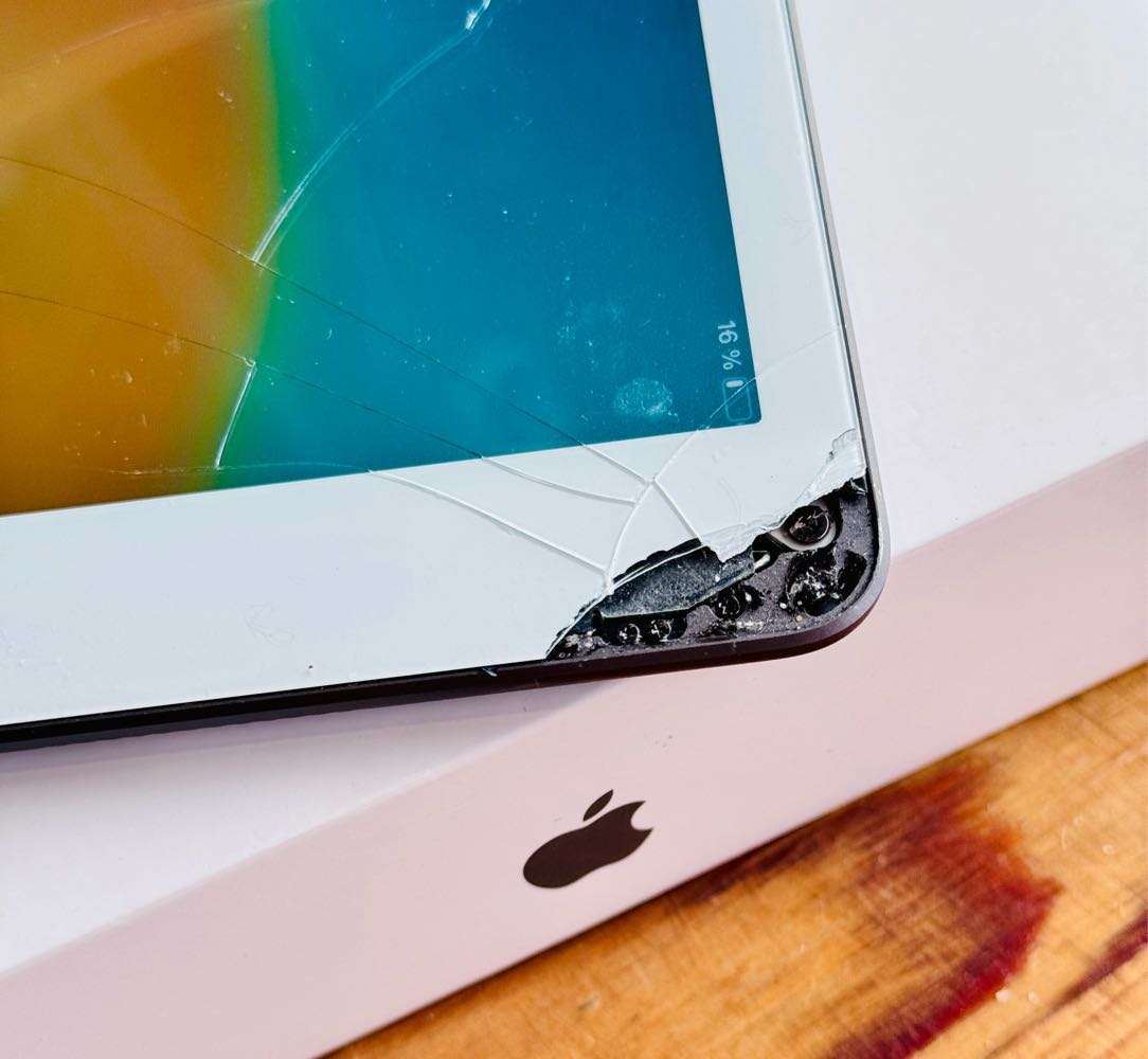 Apple iPad Wi-Fi 32GB (8th Generation)