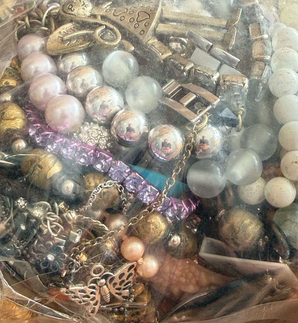 Vintage Jewelry Lot (1.122KG)