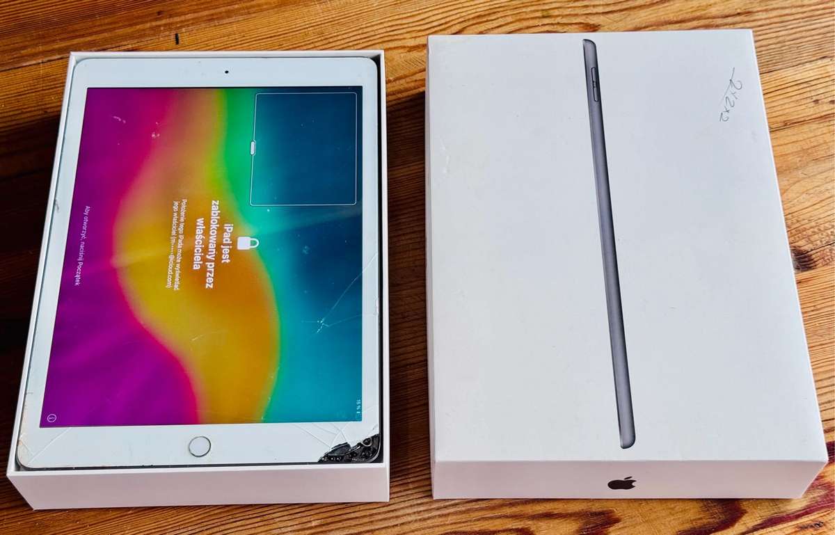 Apple iPad Wi-Fi 32GB (8th Generation)