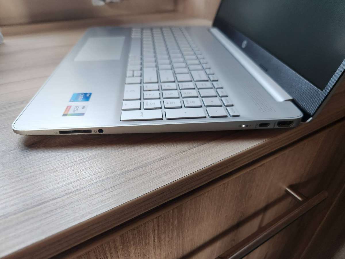 Hp laptop 15s-fq5xxx Intel Core i5 12th Gen + Free Laptop Bag