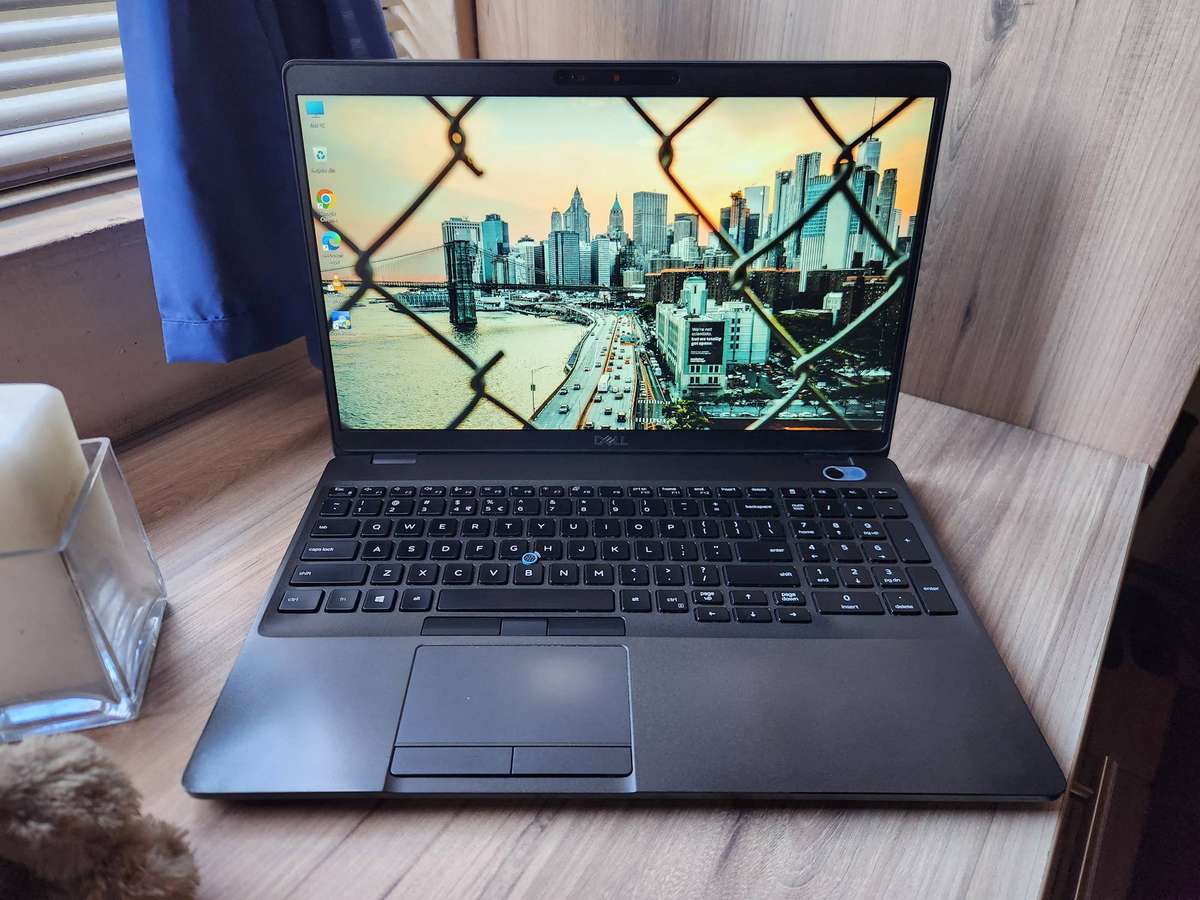 Dell Latitude 5500 Intel Core i7 + Free Laptop bag