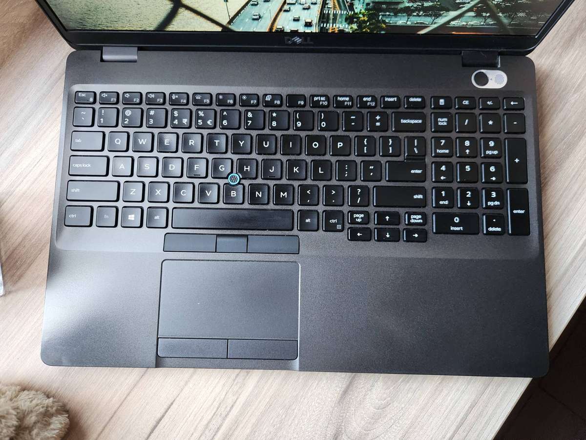 Dell Latitude 5500 Intel Core i7 + Free Laptop bag