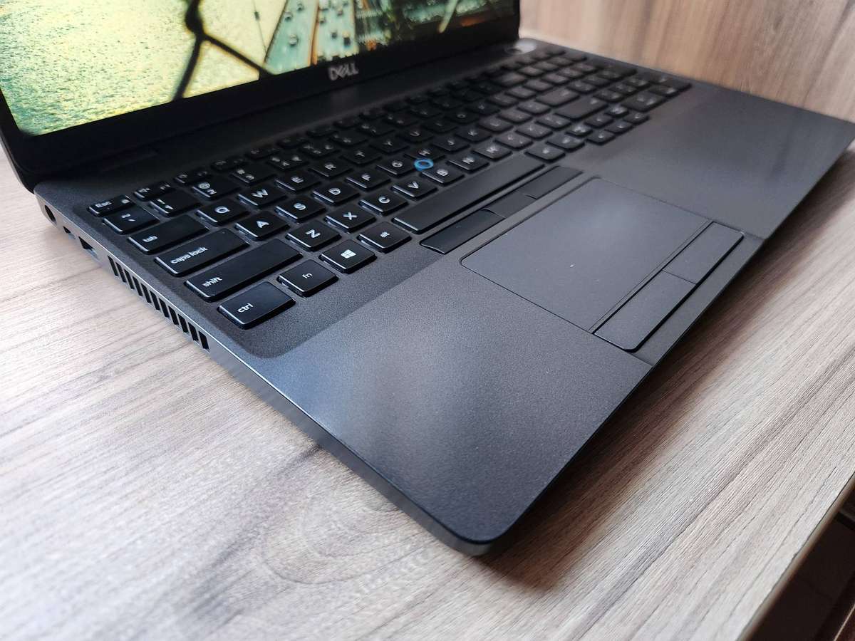 Dell Latitude 5500 Intel Core i7 + Free Laptop bag