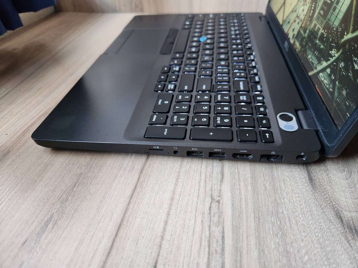 Dell Latitude 5500 Intel Core i7 + Free Laptop bag