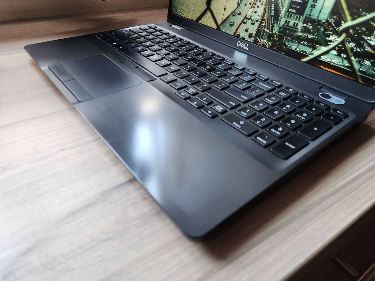 Dell Latitude 5500 Intel Core i7 + Free Laptop bag