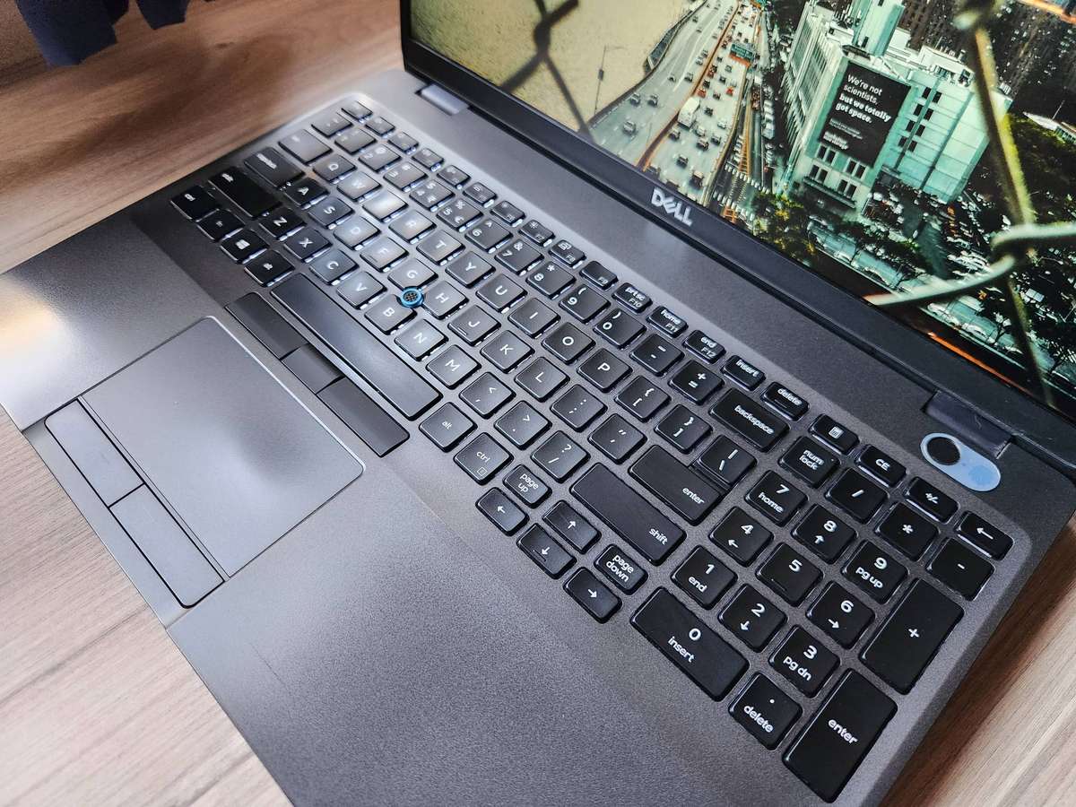 Dell Latitude 5500 Intel Core i7 + Free Laptop bag