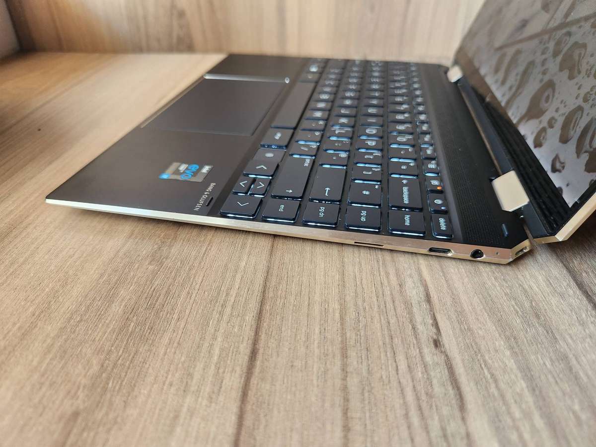 HP Spectre x360 Convertible 14 11th Gen I7 + Free Laptop Bag