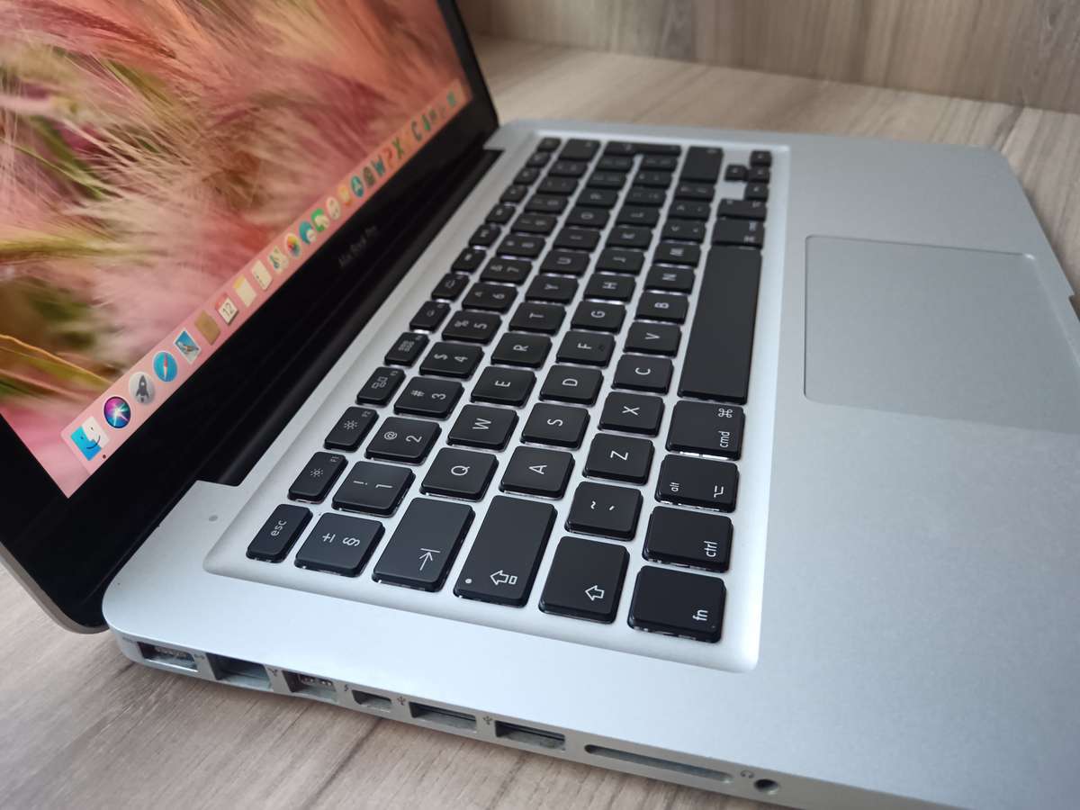 I5 Macbook Pro 13inch Mid 2012 + Free Laptop Bag