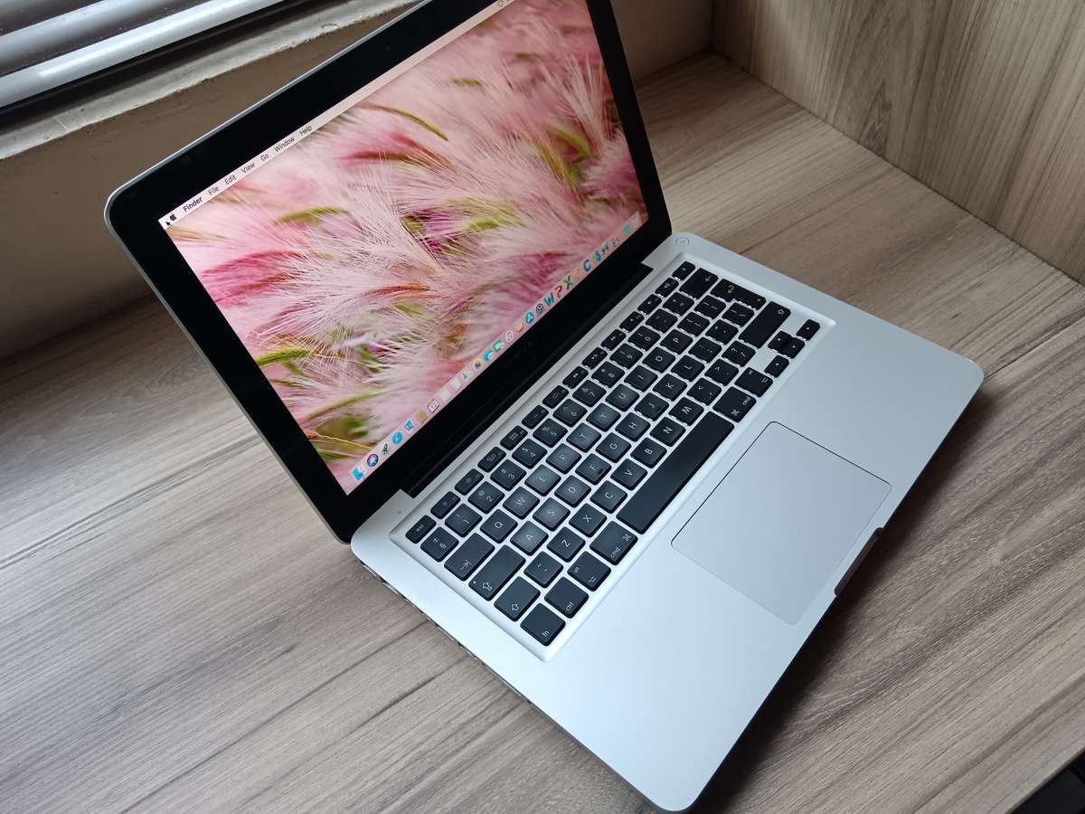 I5 Macbook Pro 13inch Mid 2012 + Free Laptop Bag