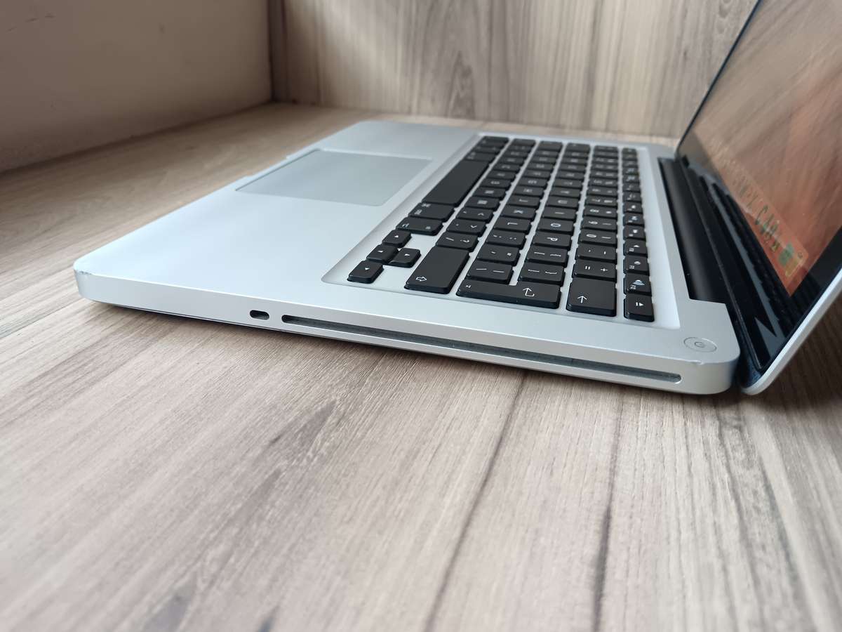 I5 Macbook Pro 13inch Mid 2012 + Free Laptop Bag