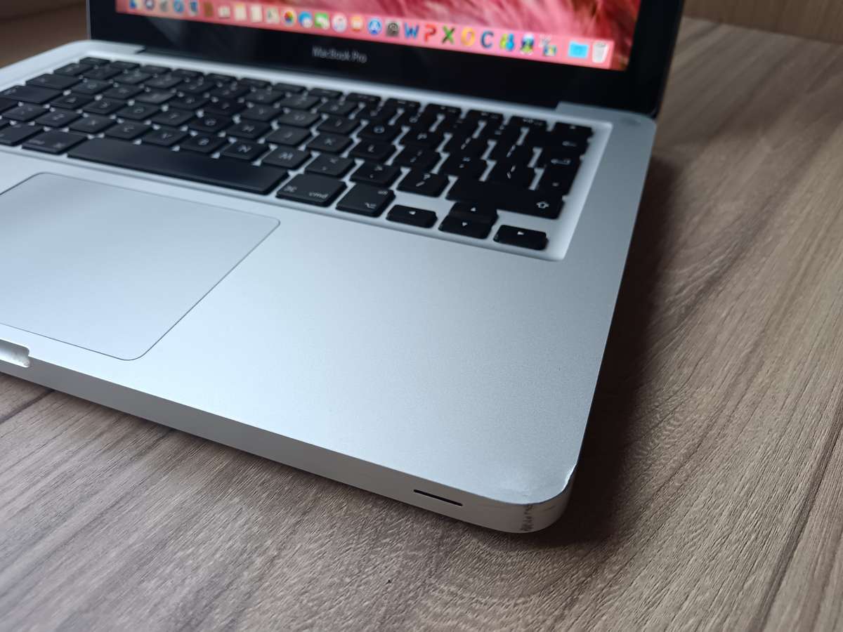 I5 Macbook Pro 13inch Mid 2012 + Free Laptop Bag