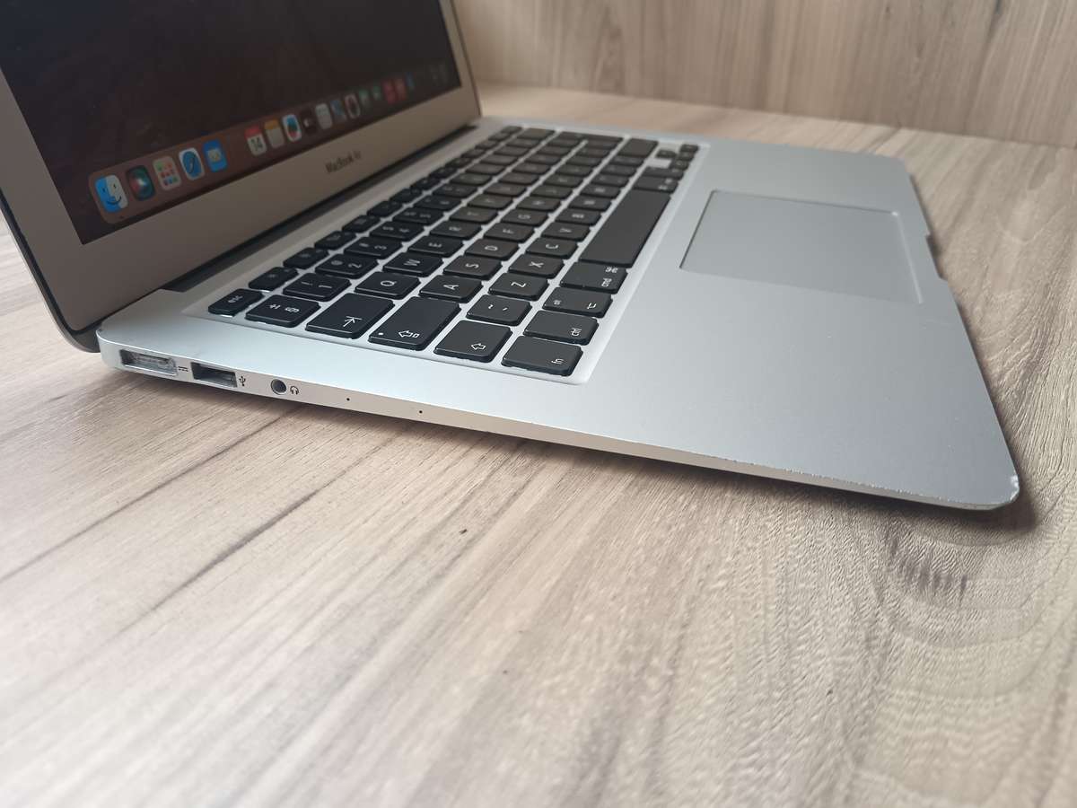 MacBook Air (13-inch, Early 2015)