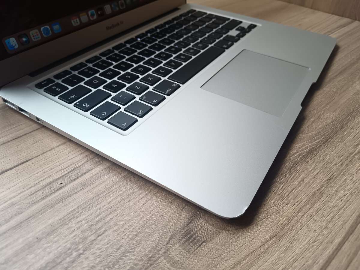 MacBook Air (13-inch, Early 2015)