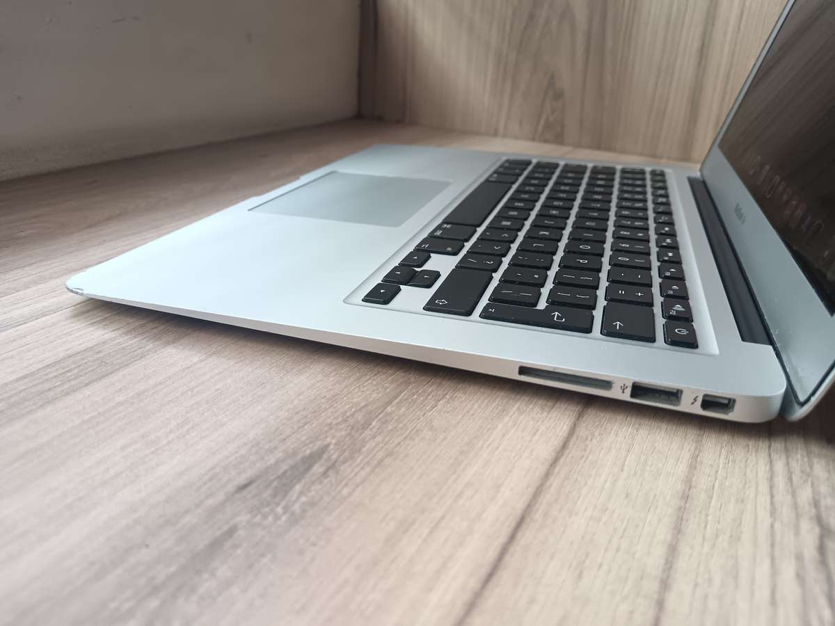 MacBook Air (13-inch, Early 2015)