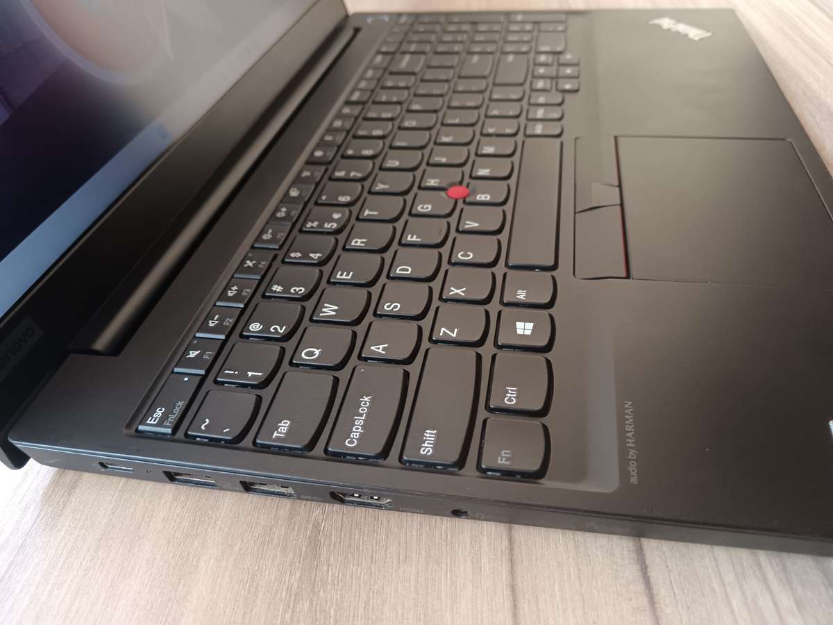 (Black Friday!)Lenovo ThinkPad E15 Intel Core i5 + Free Laptop Bag