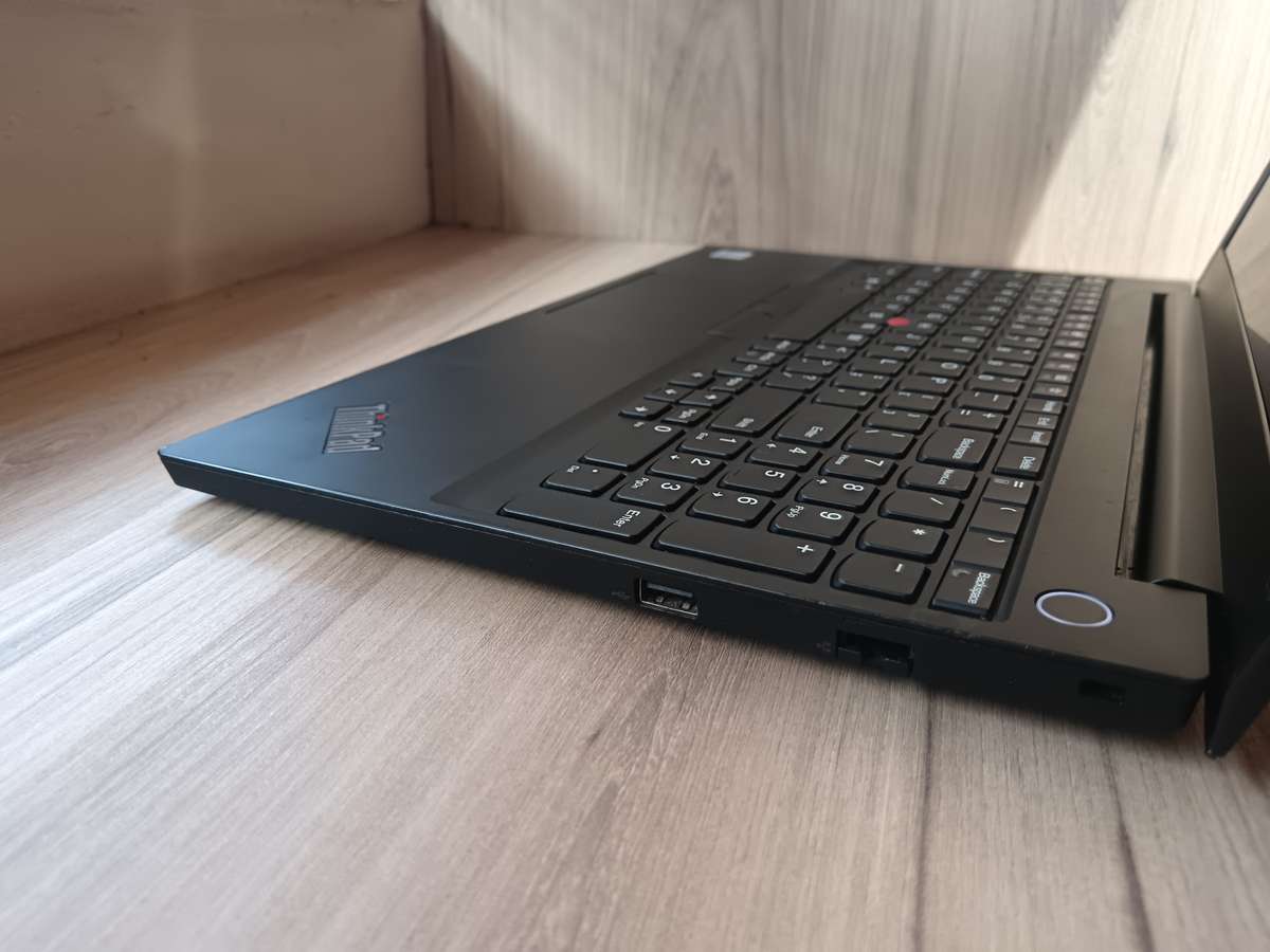 (Black Friday!)Lenovo ThinkPad E15 Intel Core i5 + Free Laptop Bag