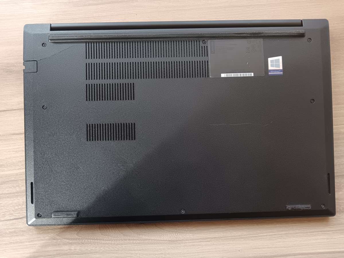 (Black Friday!)Lenovo ThinkPad E15 Intel Core i5 + Free Laptop Bag