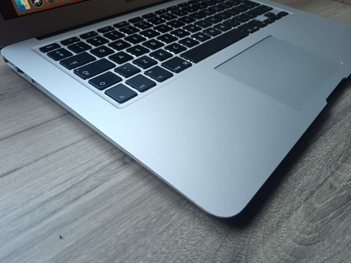 Macbook Air (13inch, 2013 ) + Free Laptop Bag