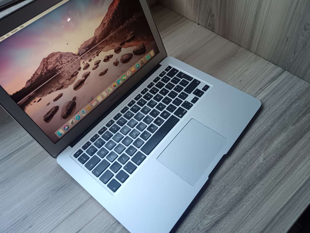 Macbook Air (13inch, 2013 ) + Free Laptop Bag