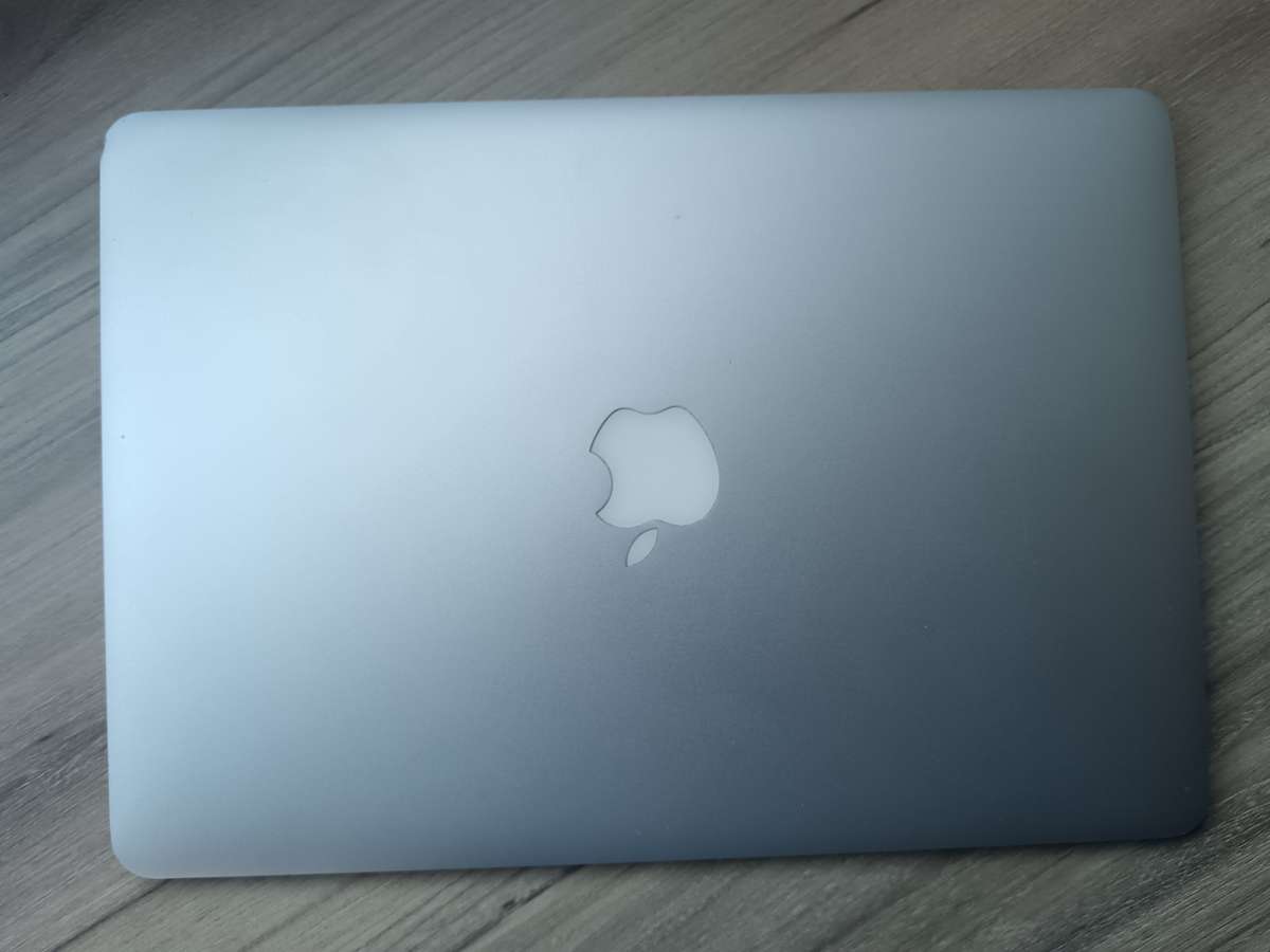 Macbook Air (13inch, 2013 ) + Free Laptop Bag