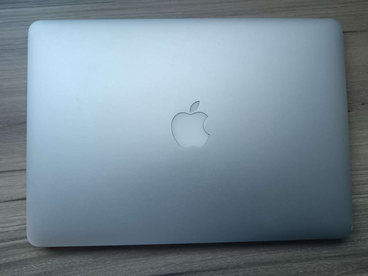 Macbook Air (13inch, 2013 ) + Free Laptop Bag