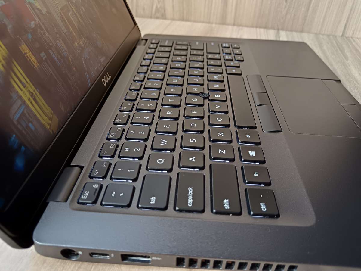 Dell Latitude 5400 Intel Core i7 + Free Laptop Bag