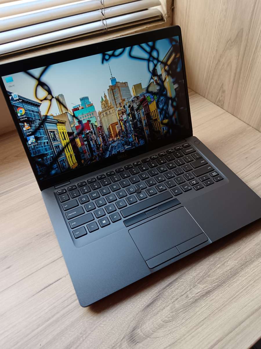 Dell Latitude 5400 Intel Core i7 + Free Laptop Bag