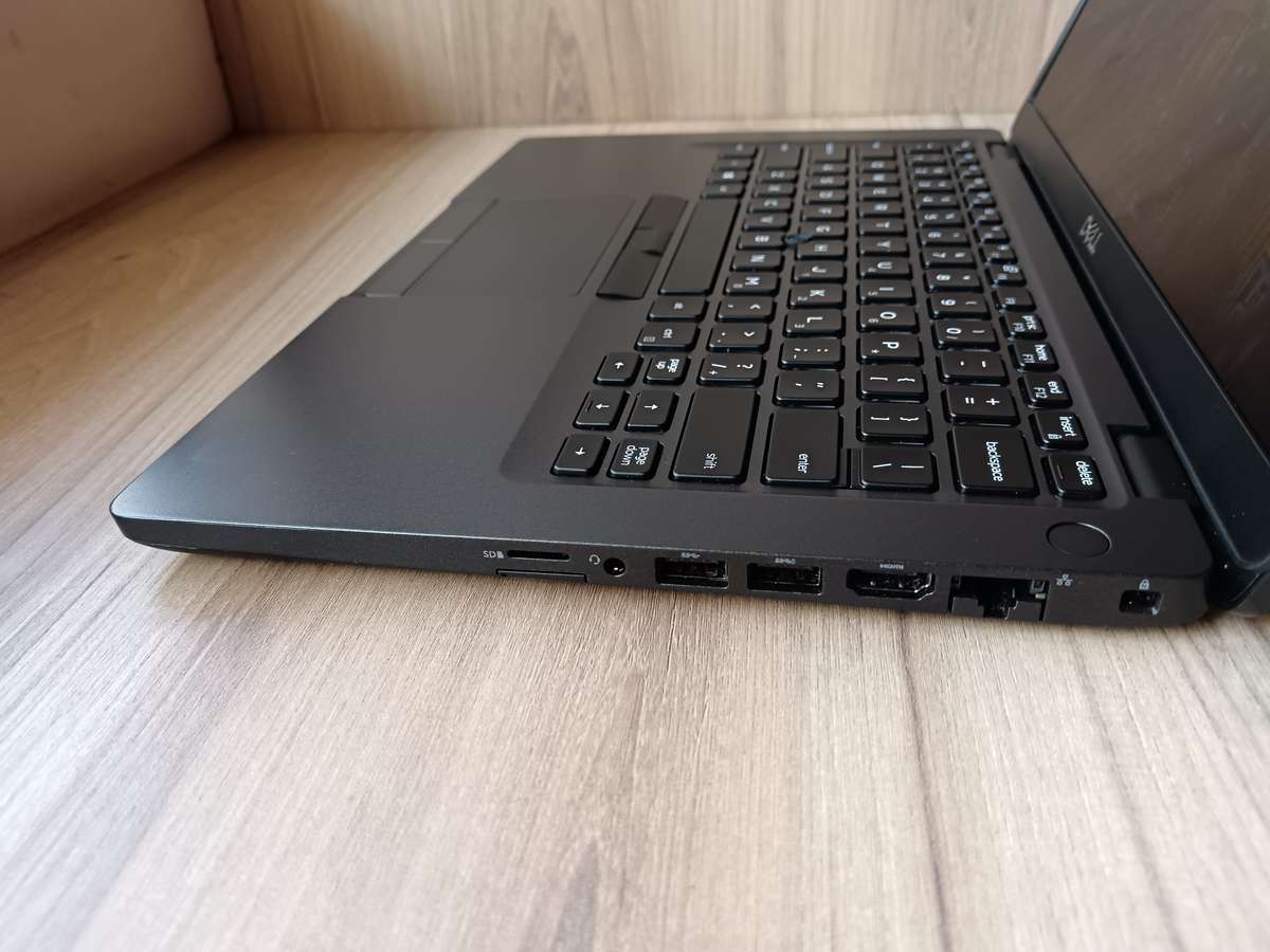 Dell Latitude 5400 Intel Core i7 + Free Laptop Bag