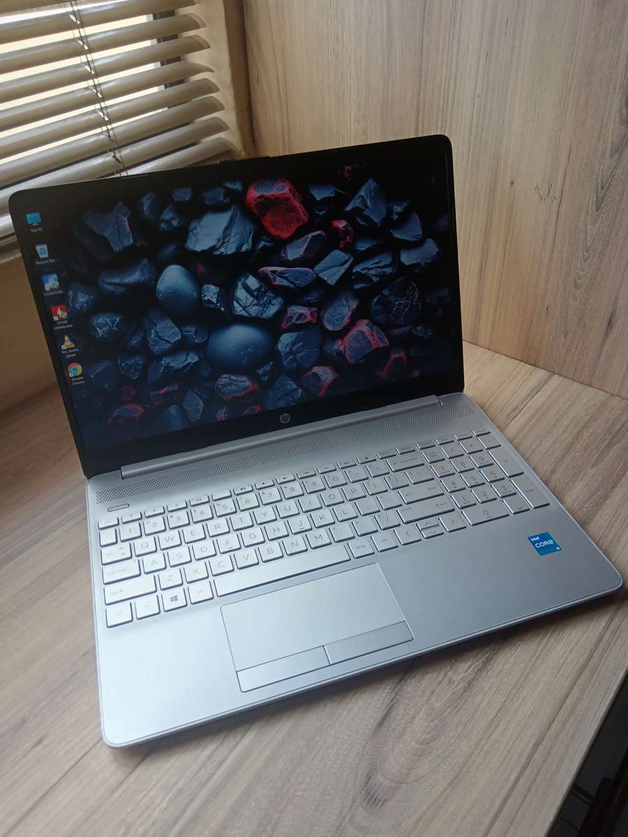 Hp laptop 15-dw3xxx Intel Core i5 11th Gen + Free Laptop Bag