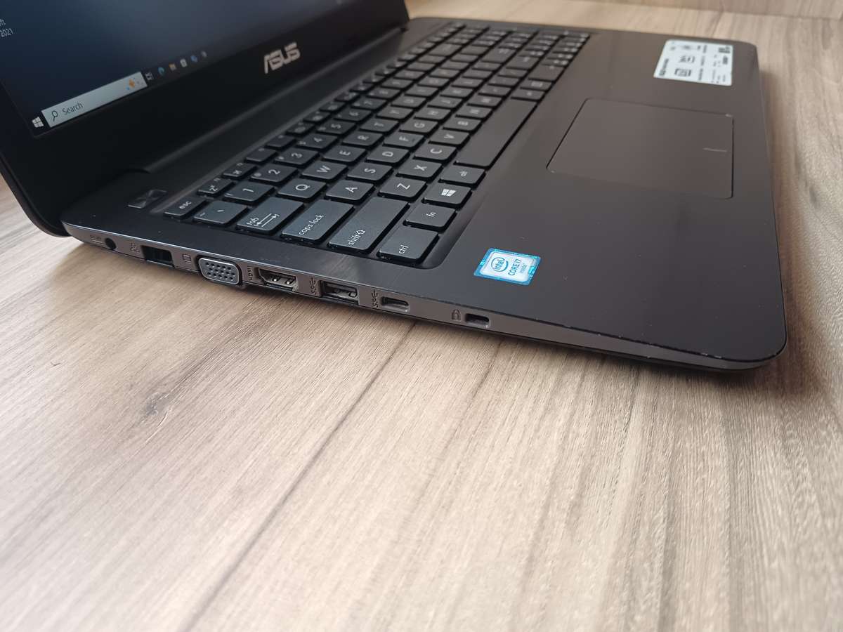 ASUS Vivobook X556U Intel Core I7 + Free Laptop Bag