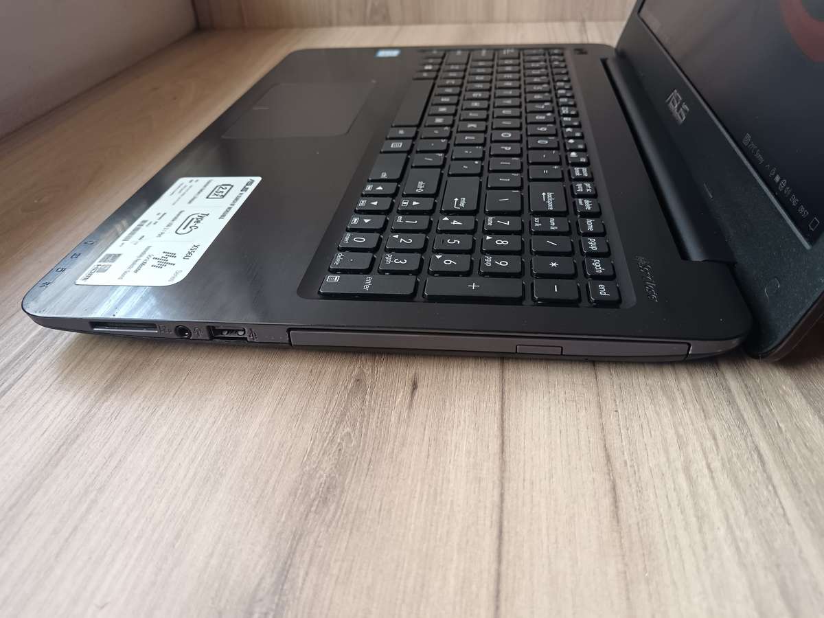 ASUS Vivobook X556U Intel Core I7 + Free Laptop Bag