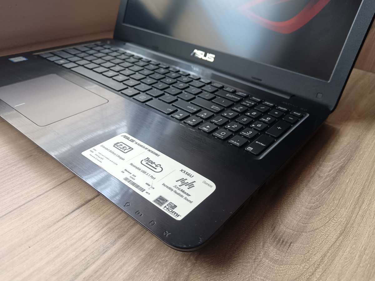 ASUS Vivobook X556U Intel Core I7 + Free Laptop Bag