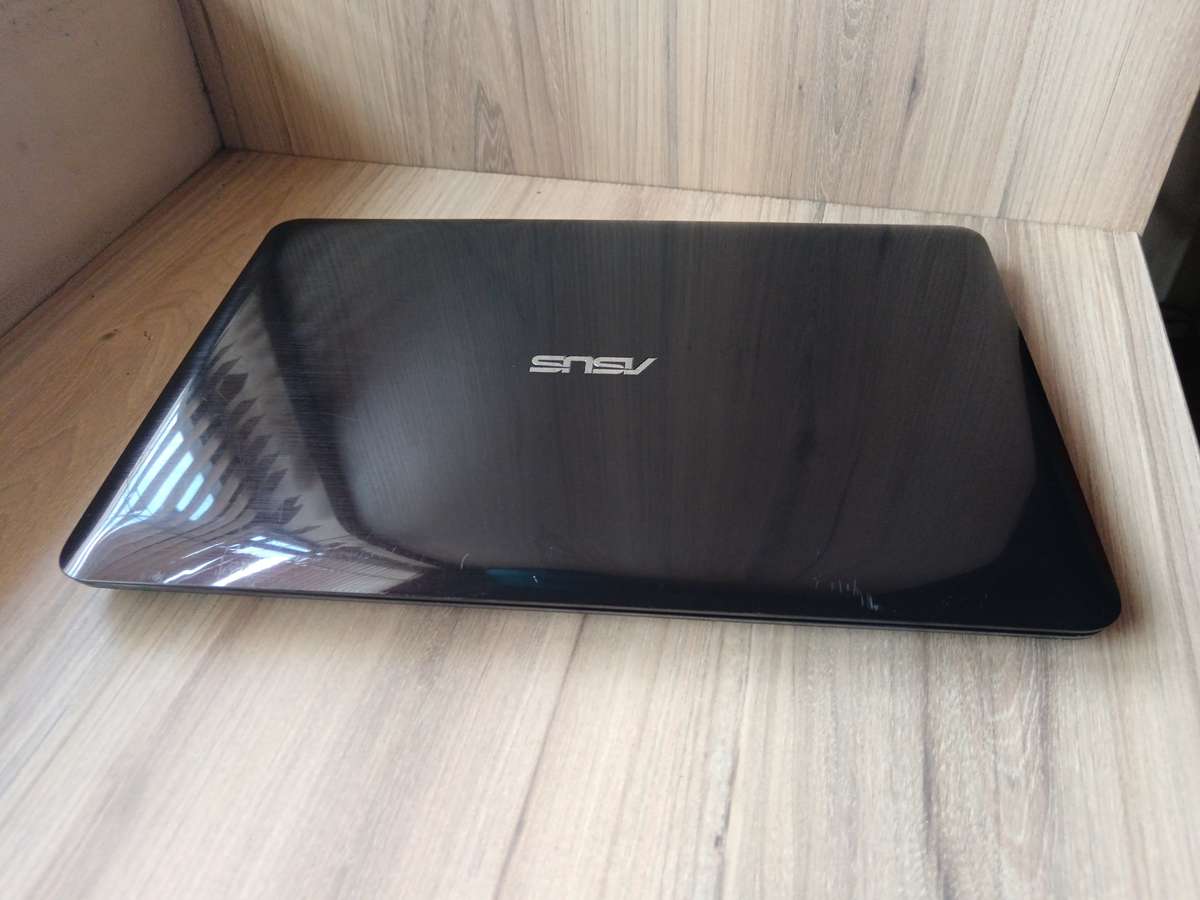 ASUS Vivobook X556U Intel Core I7 + Free Laptop Bag