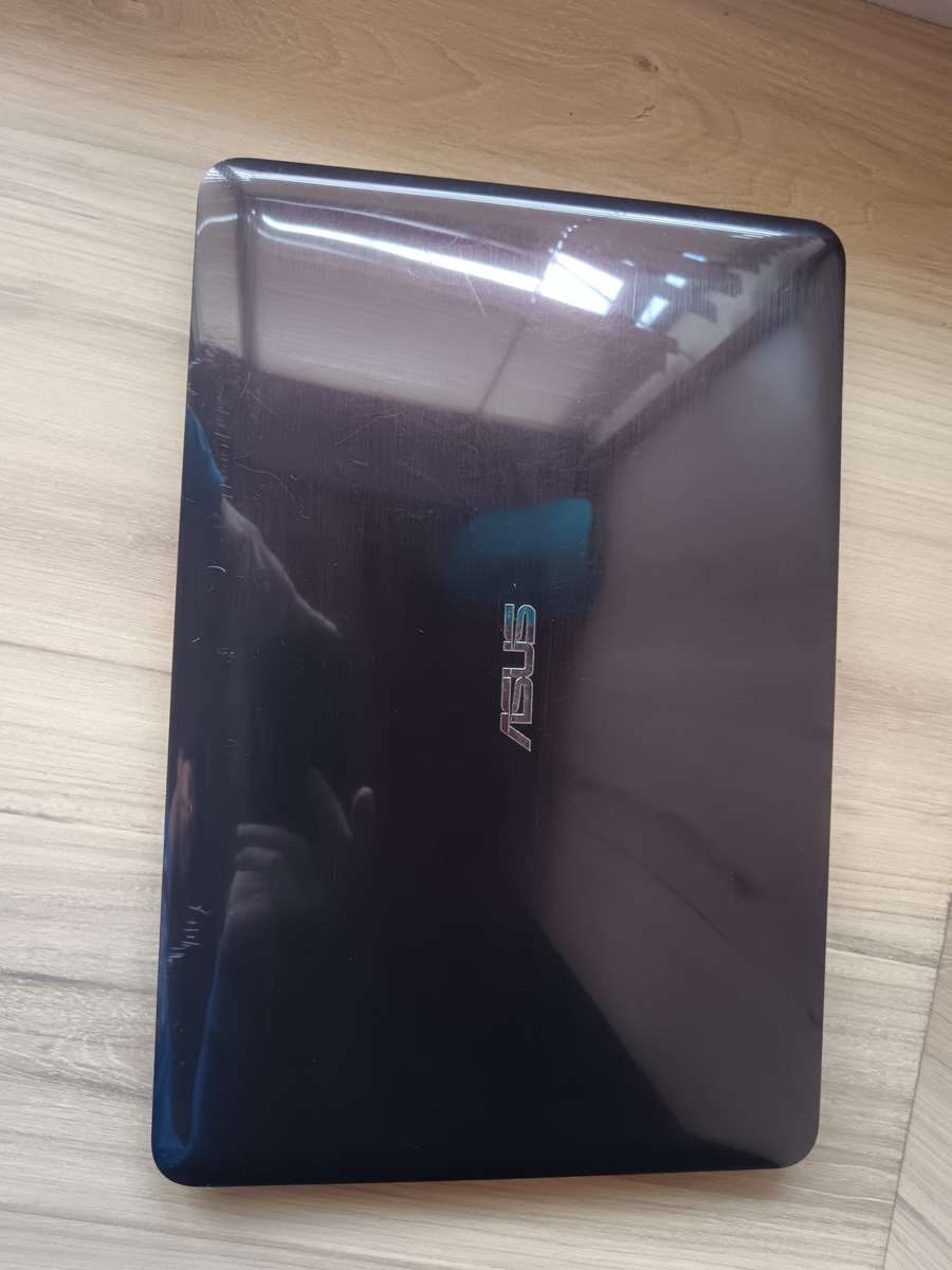 ASUS Vivobook X556U Intel Core I7 + Free Laptop Bag