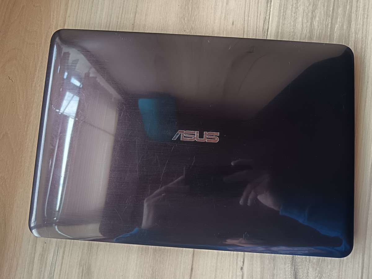 ASUS Vivobook X556U Intel Core I7 + Free Laptop Bag
