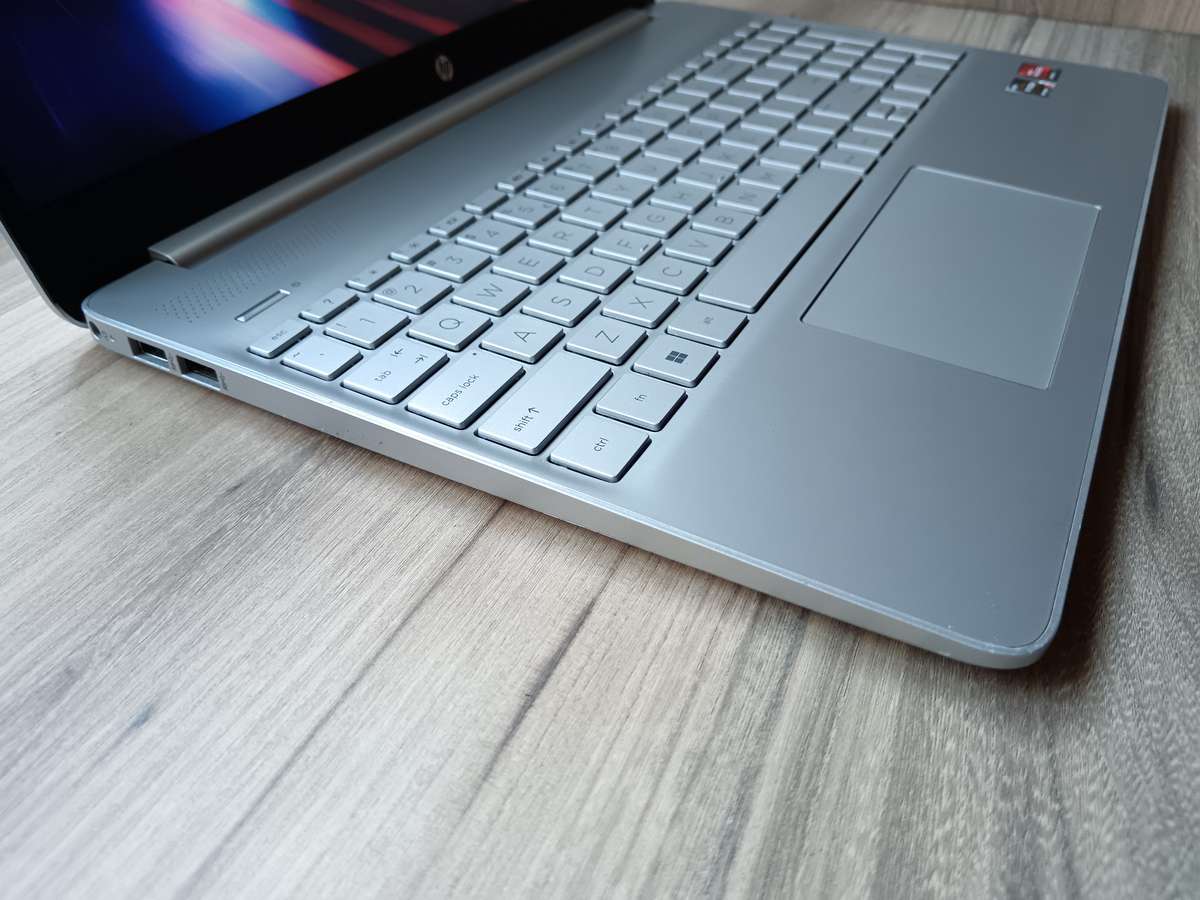 Hp Laptop 15s-eq2xxx AMD Ryzen 7 5700u + Free Laptop Bag