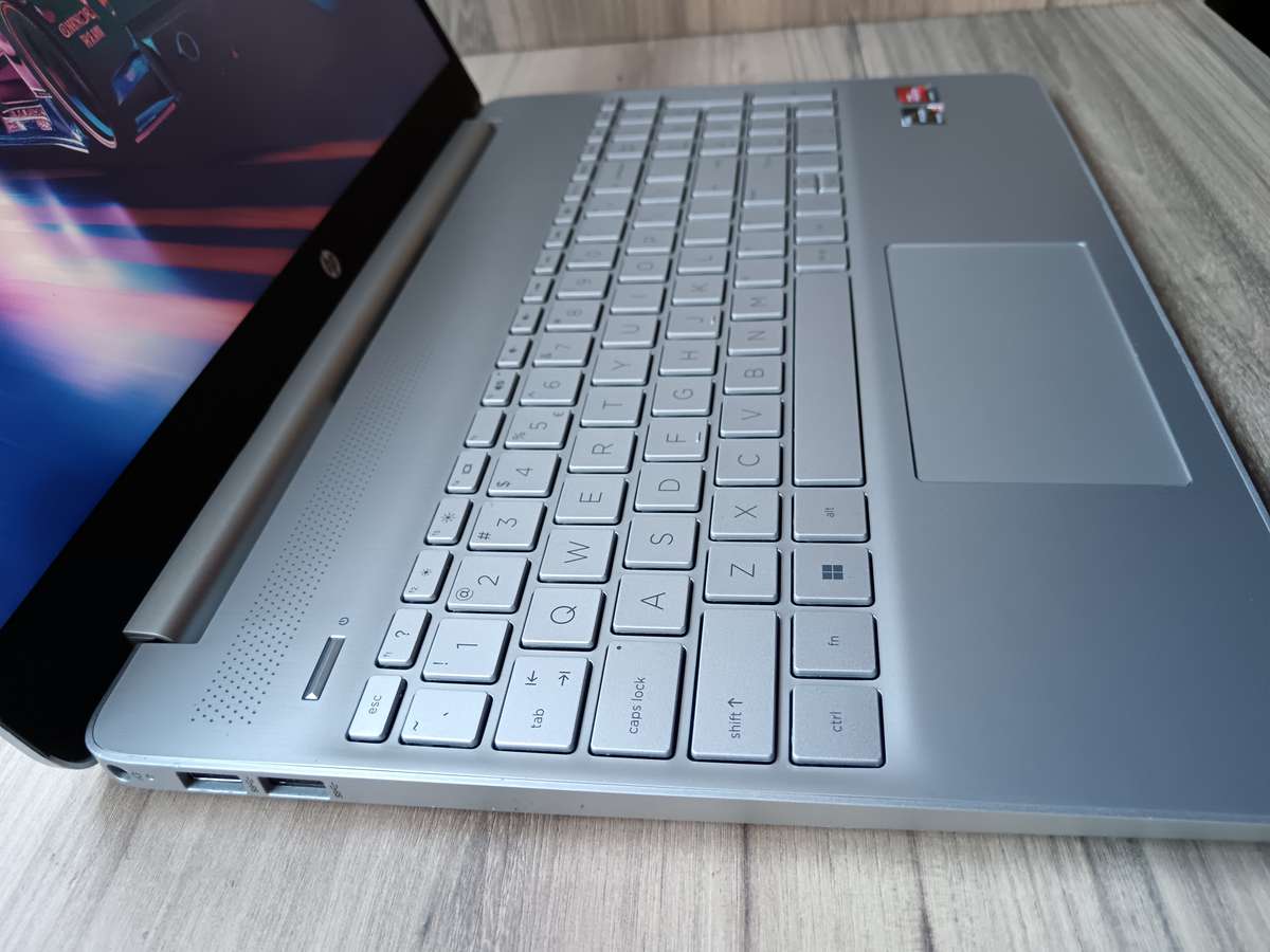 Hp Laptop 15s-eq2xxx AMD Ryzen 7 5700u + Free Laptop Bag