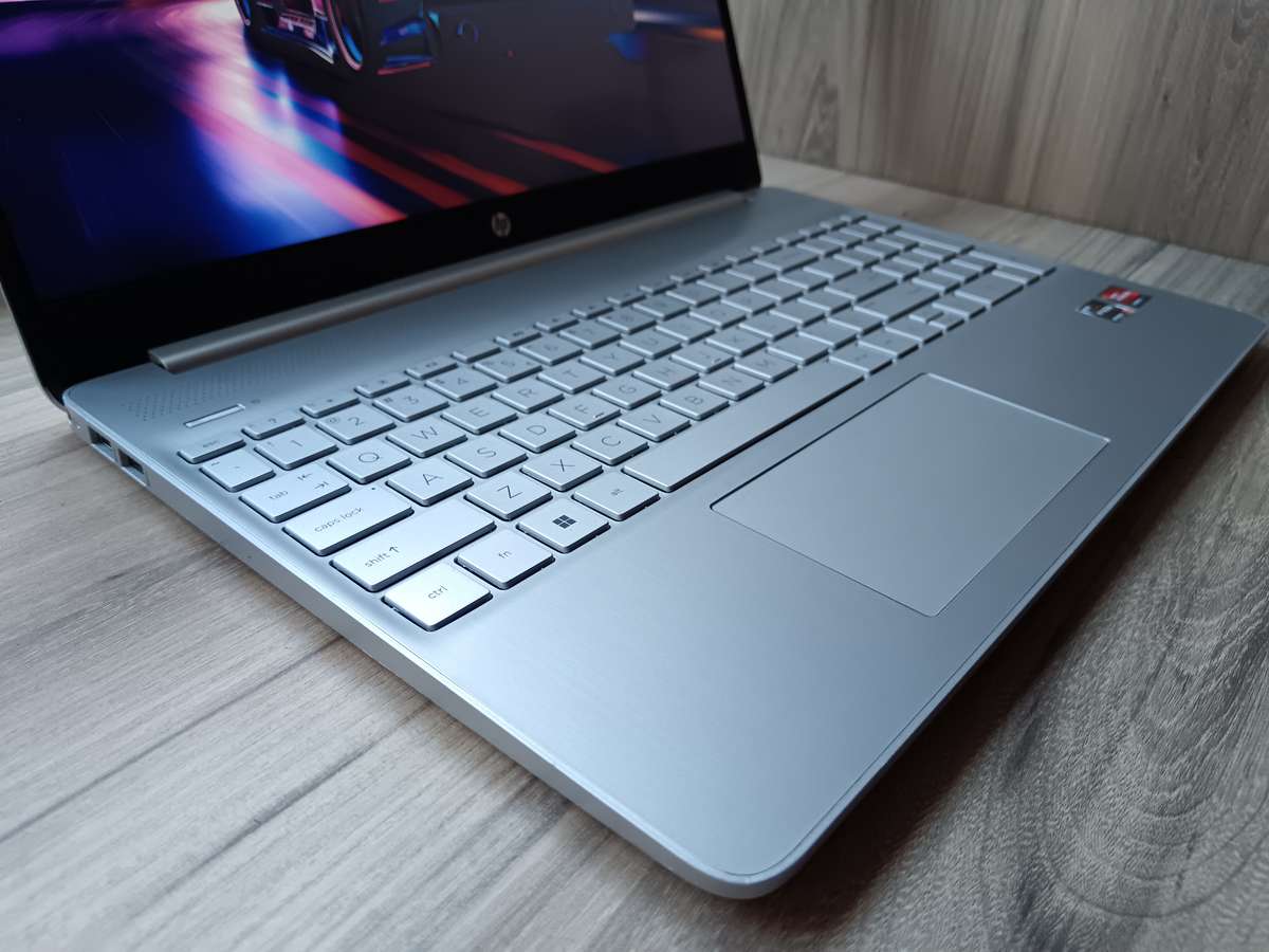 Hp Laptop 15s-eq2xxx AMD Ryzen 7 5700u + Free Laptop Bag