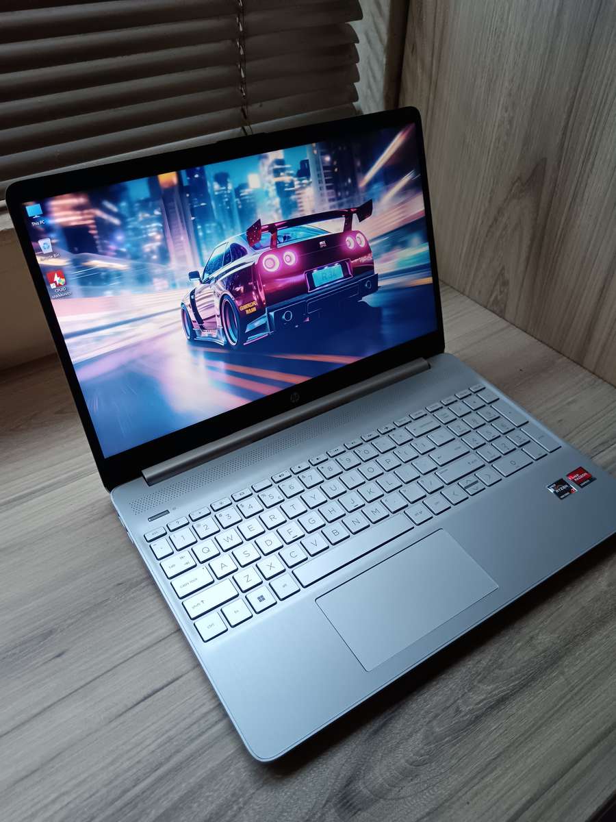 Hp Laptop 15s-eq2xxx AMD Ryzen 7 5700u + Free Laptop Bag